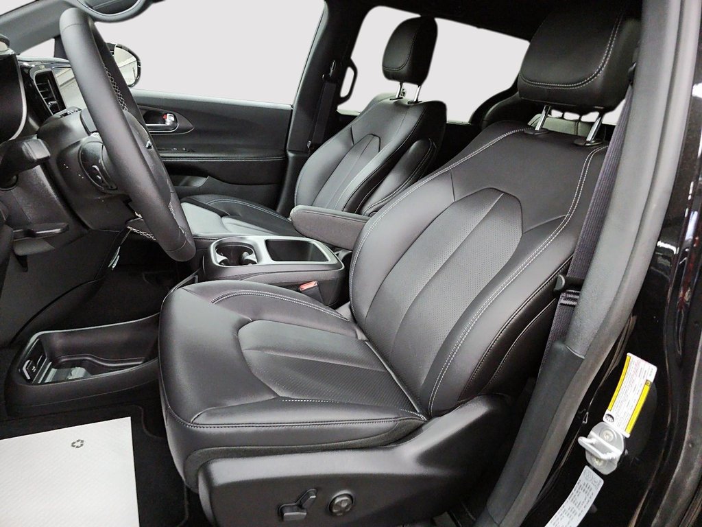 2026 Chrysler Pacifica SELECT AWD in Sherbrooke, Quebec - 9 - w1024h768px