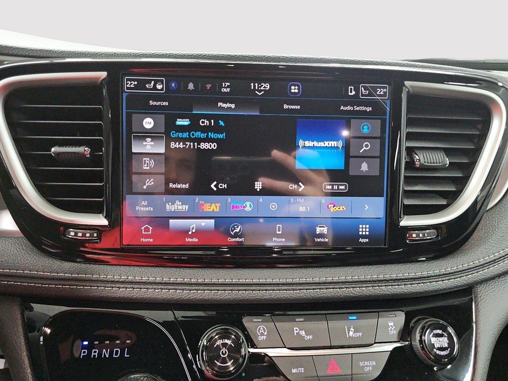 2026 Chrysler Pacifica SELECT AWD in Sherbrooke, Quebec - 18 - w1024h768px