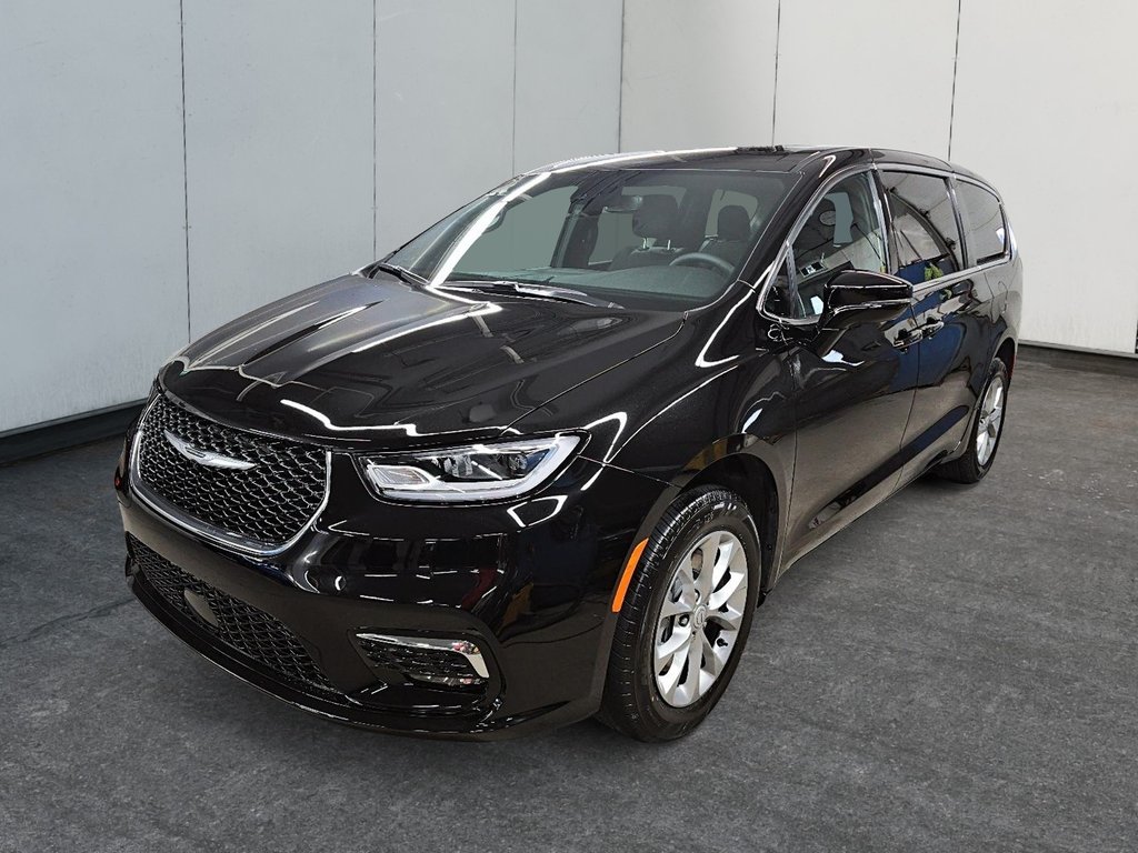 2026 Chrysler Pacifica SELECT AWD in Sherbrooke, Quebec - 1 - w1024h768px