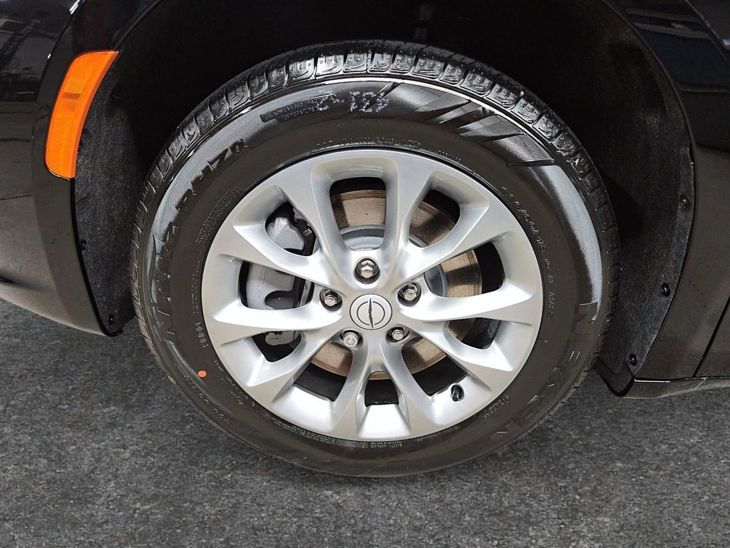 2026 Chrysler Pacifica SELECT AWD in Sherbrooke, Quebec - 7 - w1024h768px