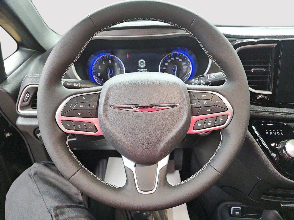 2026 Chrysler Pacifica SELECT AWD in Sherbrooke, Quebec - 12 - w1024h768px