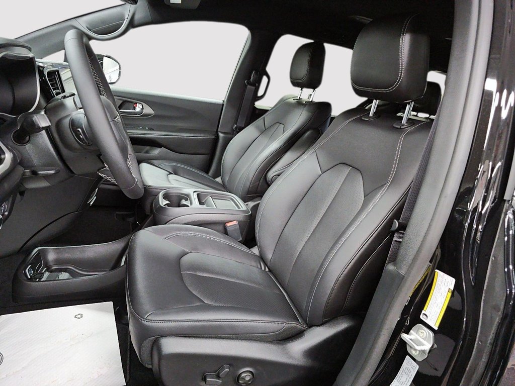 2027 Chrysler Pacifica SELECT in St-Jean-Sur-Richelieu, Quebec - 9 - w1024h768px