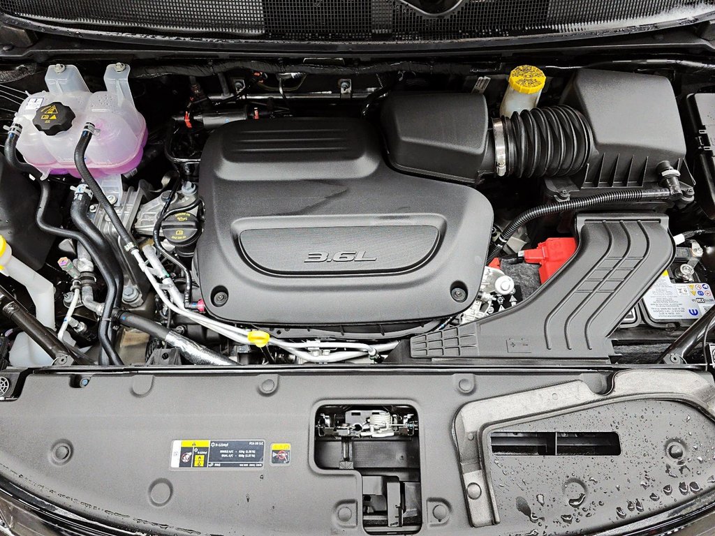 2027 Chrysler Pacifica SELECT in St-Jean-Sur-Richelieu, Quebec - 8 - w1024h768px
