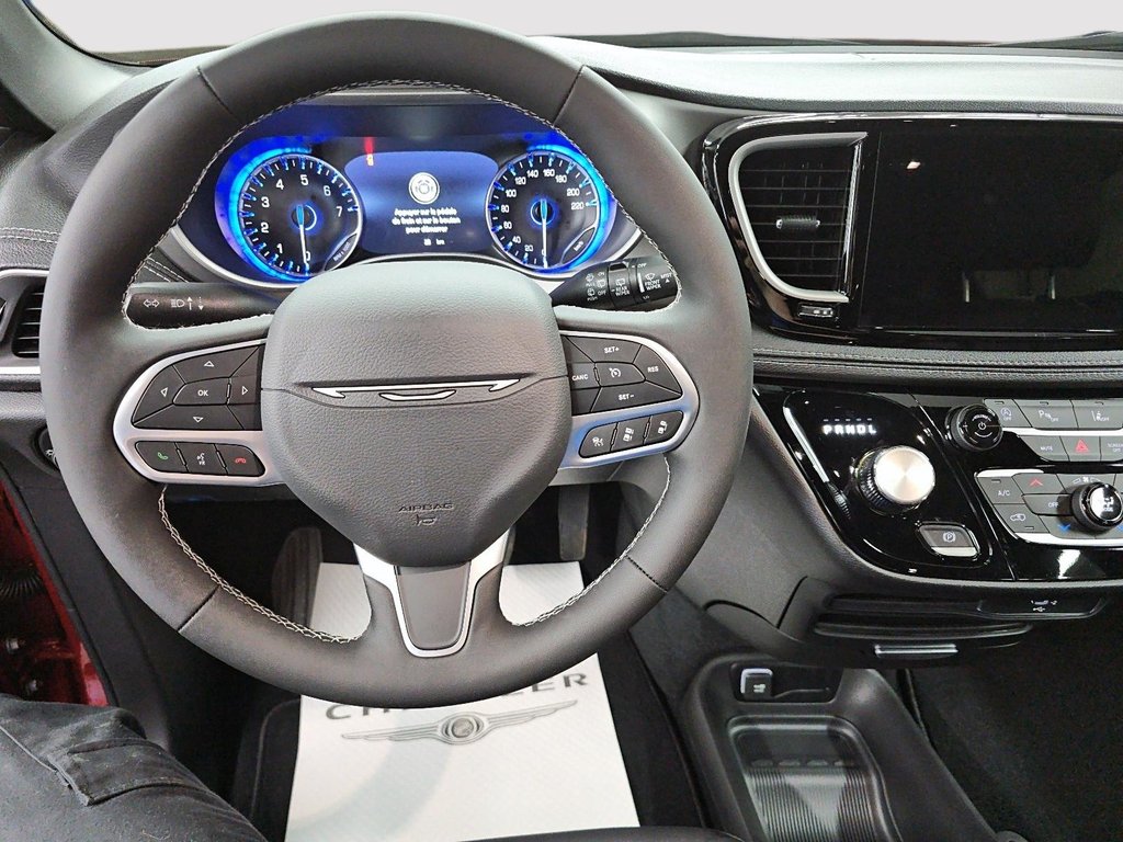 Chrysler Pacifica SELECT 2027 à Sherbrooke, Québec - 14 - w1024h768px