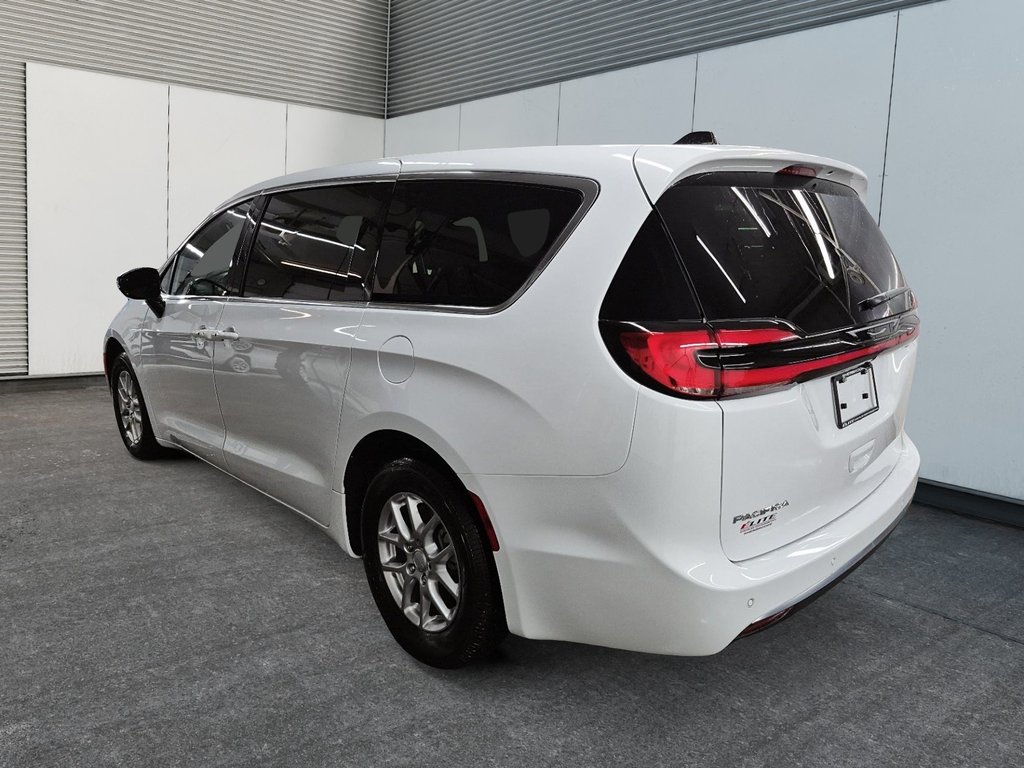 2027 Chrysler Pacifica SELECT in St-Jean-Sur-Richelieu, Quebec - 4 - w1024h768px