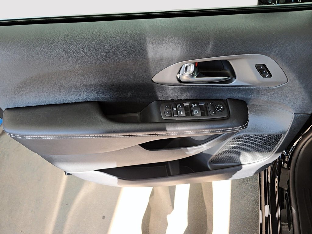 Chrysler Pacifica SELECT AWD 2027 à St-Jean-Sur-Richelieu, Québec - 11 - w1024h768px