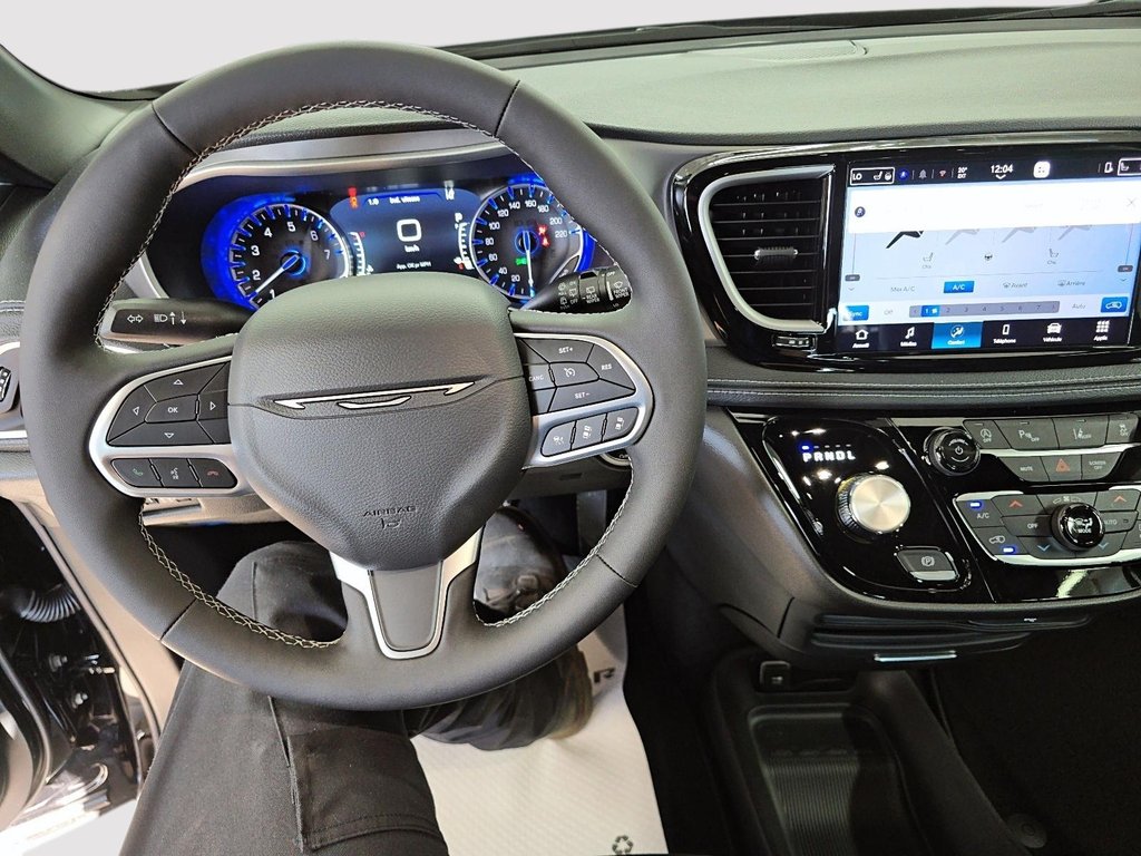Chrysler Pacifica SELECT AWD 2027 à St-Jean-Sur-Richelieu, Québec - 14 - w1024h768px