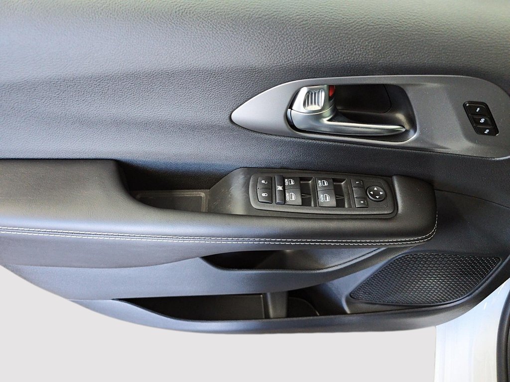 Chrysler Pacifica SELECT AWD 2027 à Sherbrooke, Québec - 11 - w1024h768px
