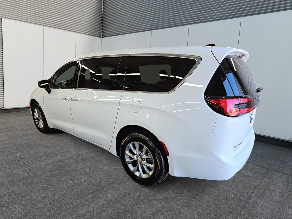 Chrysler Pacifica SELECT AWD 2027 à Sherbrooke, Québec - 4 - w1024h768px