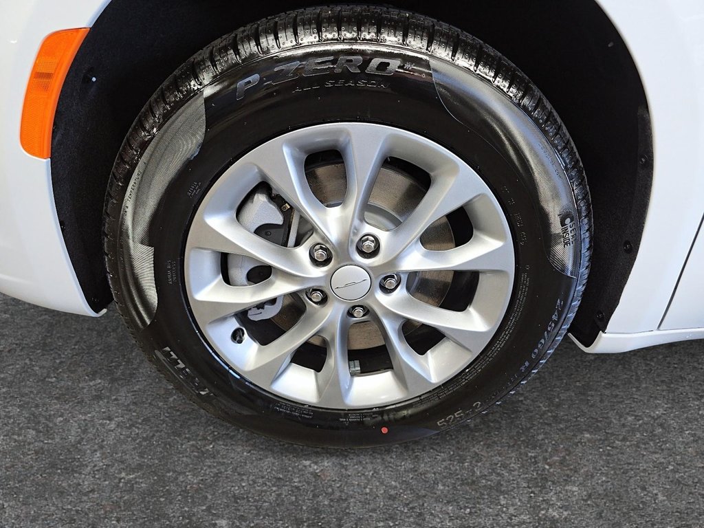 Chrysler Pacifica SELECT AWD 2027 à Sherbrooke, Québec - 7 - w1024h768px