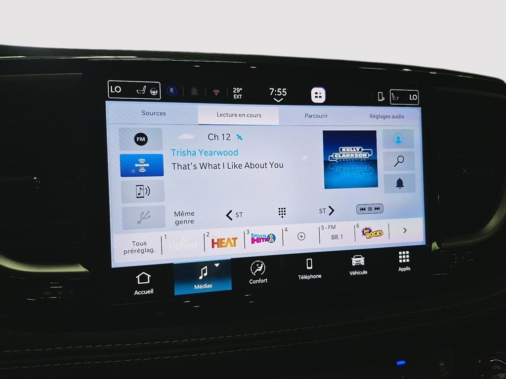 2027 Chrysler Pacifica SELECT AWD in Sherbrooke, Quebec - 18 - w1024h768px