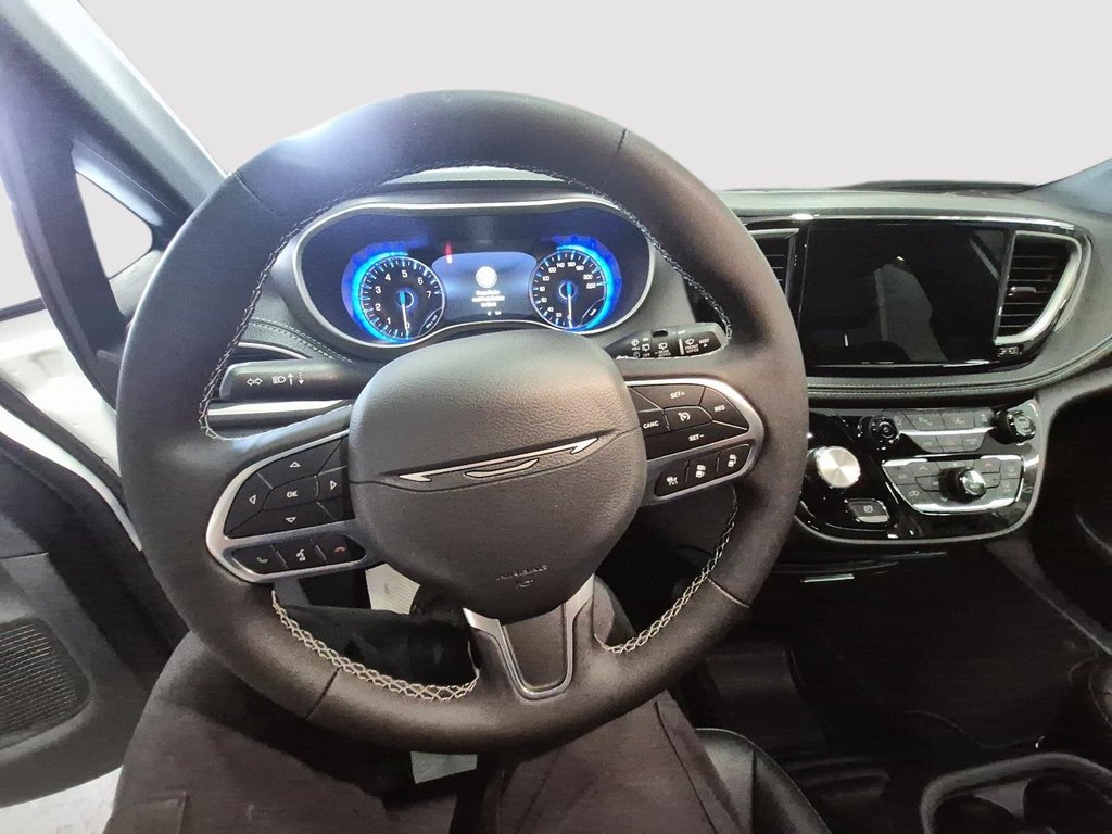 2027 Chrysler Pacifica SELECT AWD in Sherbrooke, Quebec - 10 - w1024h768px