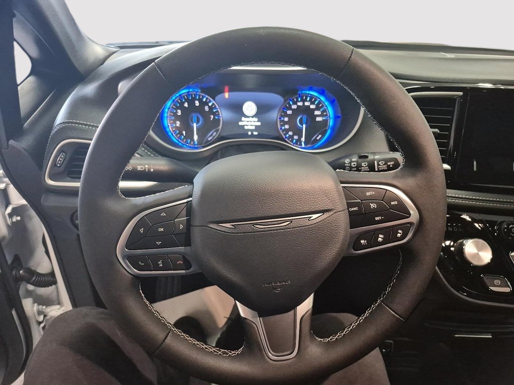 2027 Chrysler Pacifica SELECT AWD in Sherbrooke, Quebec - 12 - w1024h768px