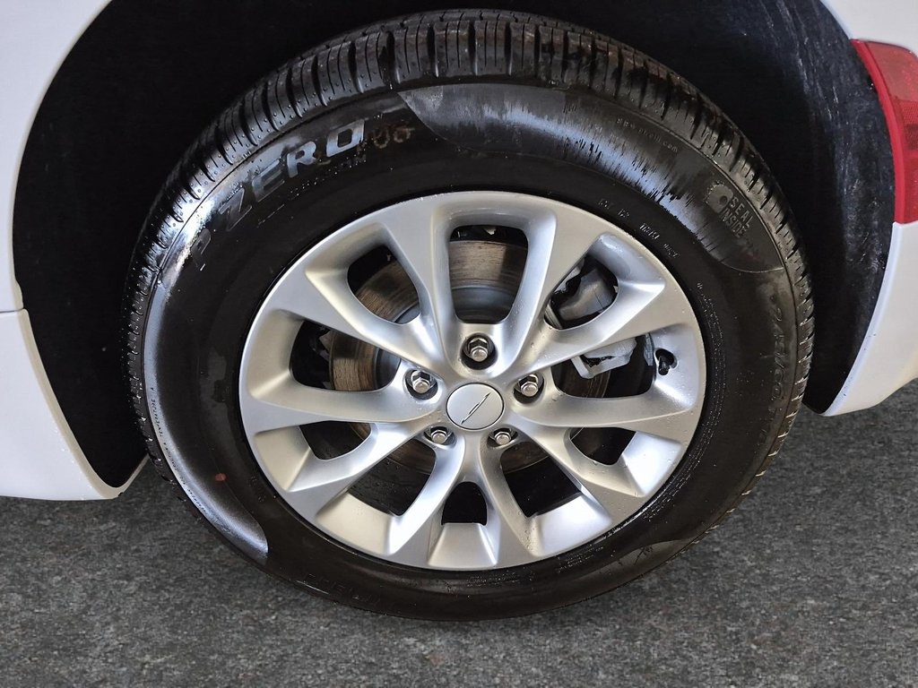 2027 Chrysler Pacifica SELECT AWD in Sherbrooke, Quebec - 7 - w1024h768px
