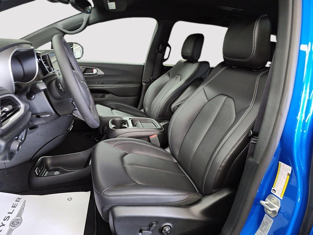 2027 Chrysler Pacifica SELECT AWD in Sherbrooke, Quebec - 9 - w1024h768px
