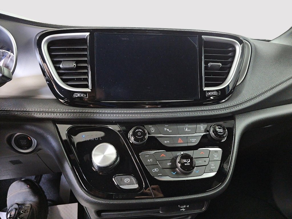 2027 Chrysler Pacifica SELECT AWD in Sherbrooke, Quebec - 17 - w1024h768px
