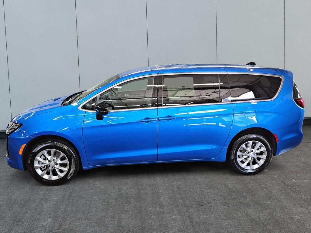 2027 Chrysler Pacifica SELECT AWD in Sherbrooke, Quebec - 5 - w1024h768px