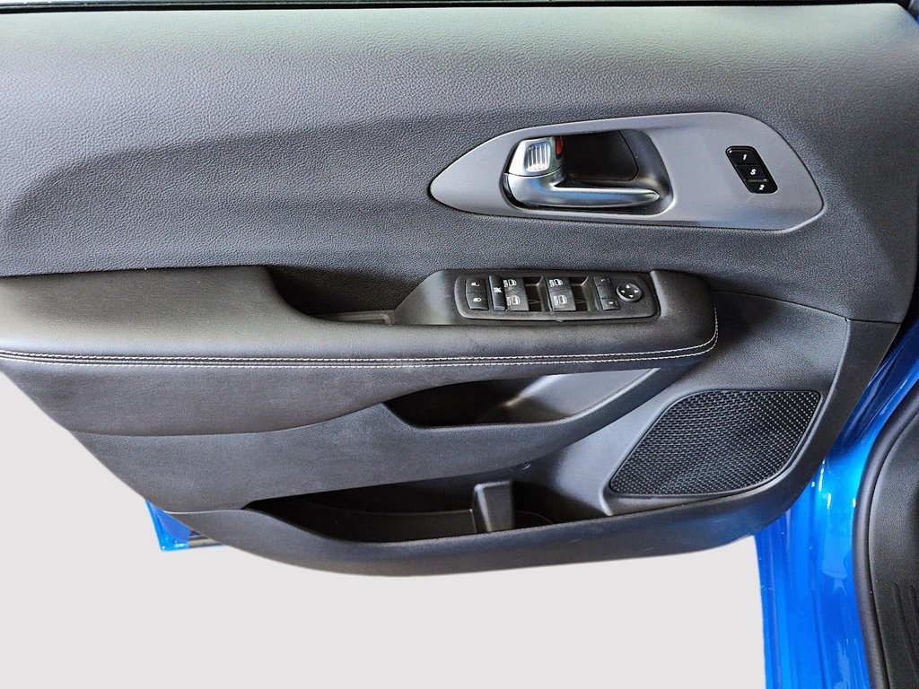 2027 Chrysler Pacifica SELECT AWD in Sherbrooke, Quebec - 11 - w1024h768px