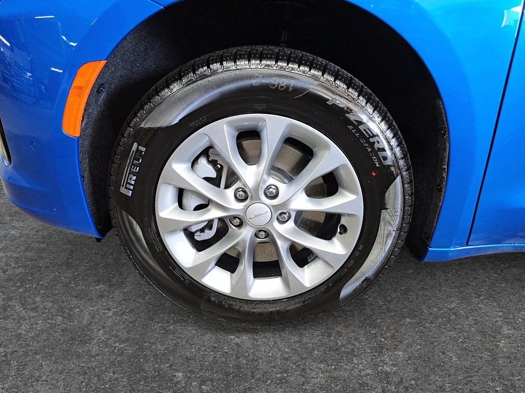 2027 Chrysler Pacifica SELECT AWD in Sherbrooke, Quebec - 7 - w1024h768px