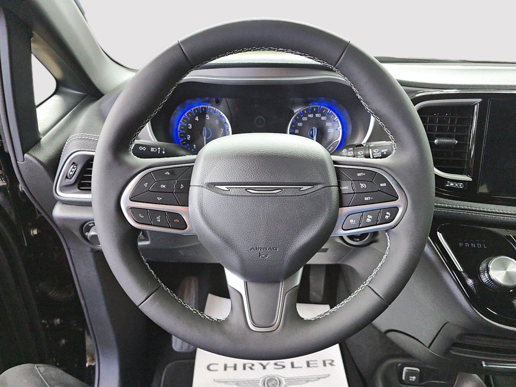 Chrysler Pacifica SELECT 2027 à St-Jean-Sur-Richelieu, Québec - 12 - w1024h768px