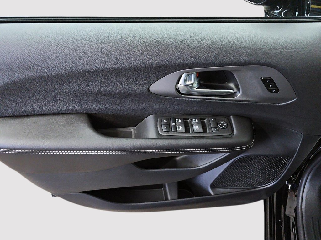 Chrysler Pacifica SELECT 2027 à St-Jean-Sur-Richelieu, Québec - 11 - w1024h768px