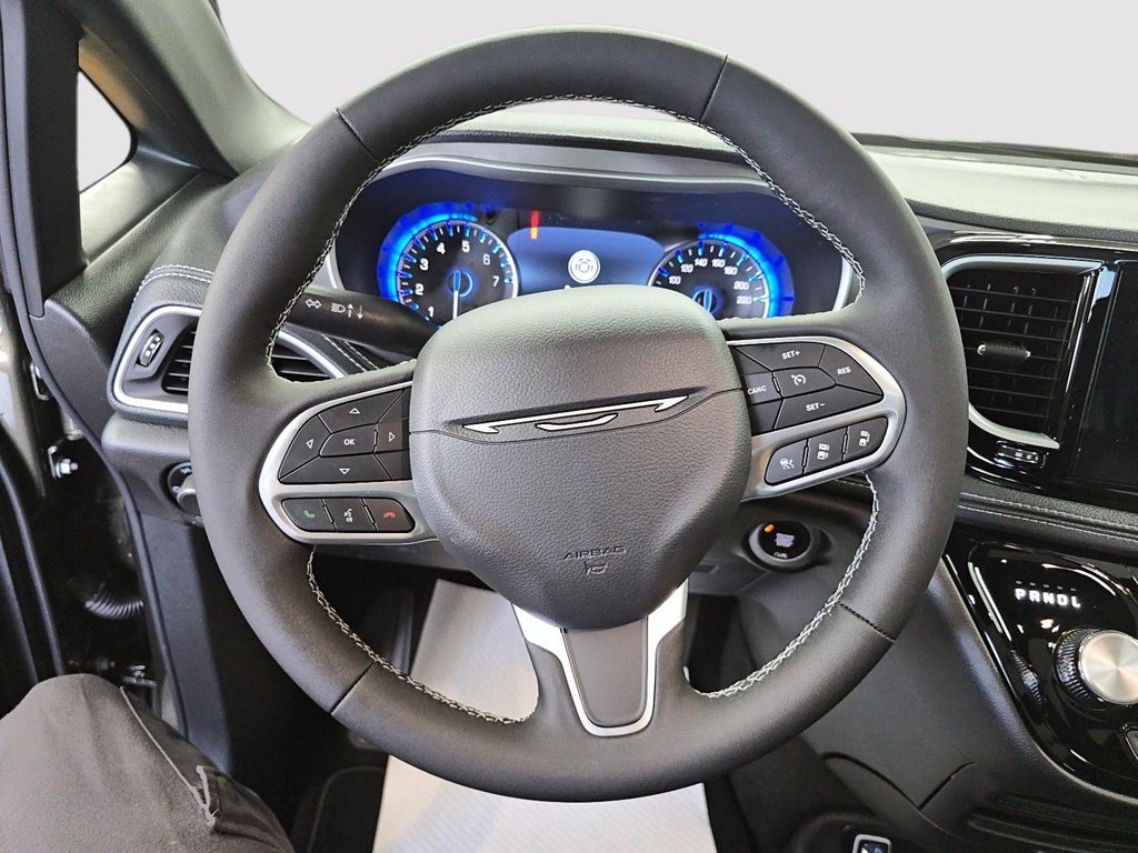 Chrysler Pacifica SELECT 2027 à St-Jean-Sur-Richelieu, Québec - 12 - w1024h768px