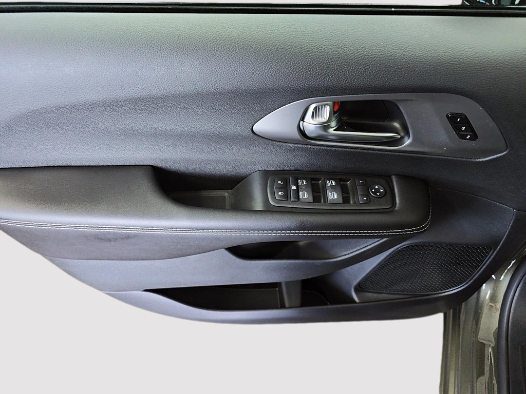 Chrysler Pacifica SELECT 2027 à St-Jean-Sur-Richelieu, Québec - 11 - w1024h768px