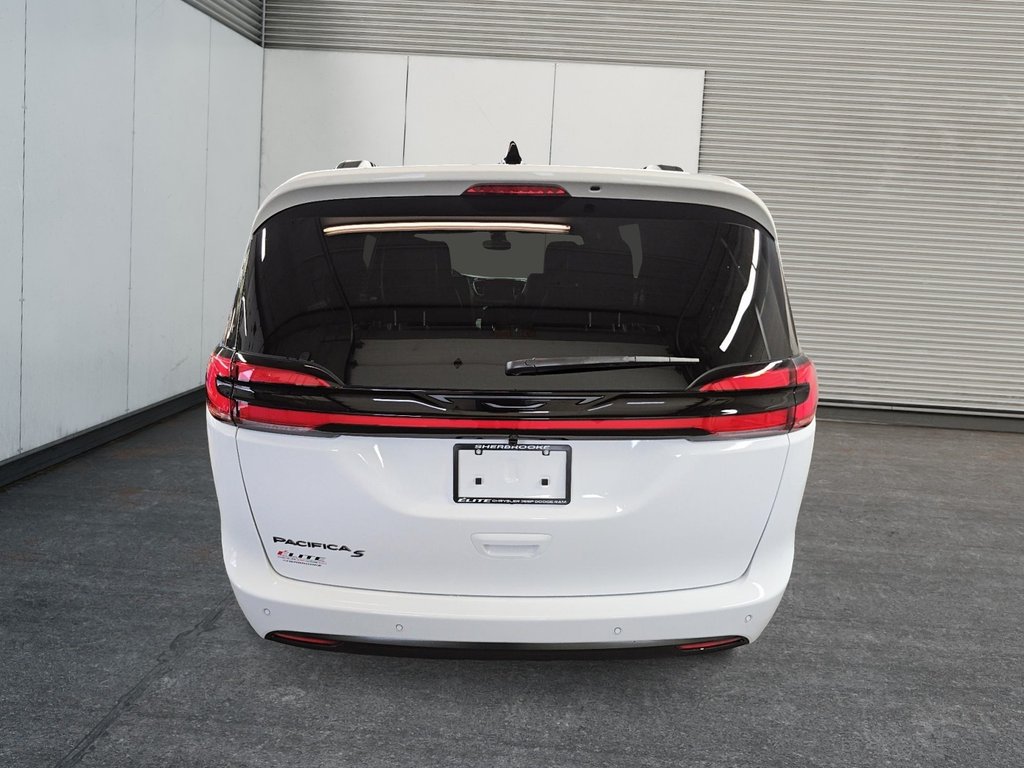 2027 Chrysler Pacifica SELECT in St-Jean-Sur-Richelieu, Quebec - 3 - w1024h768px