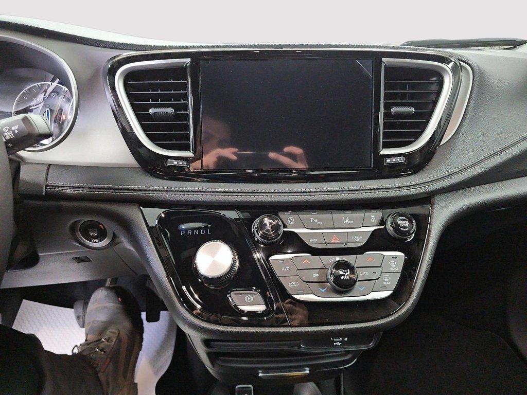2027 Chrysler Pacifica SELECT in St-Jean-Sur-Richelieu, Quebec - 16 - w1024h768px