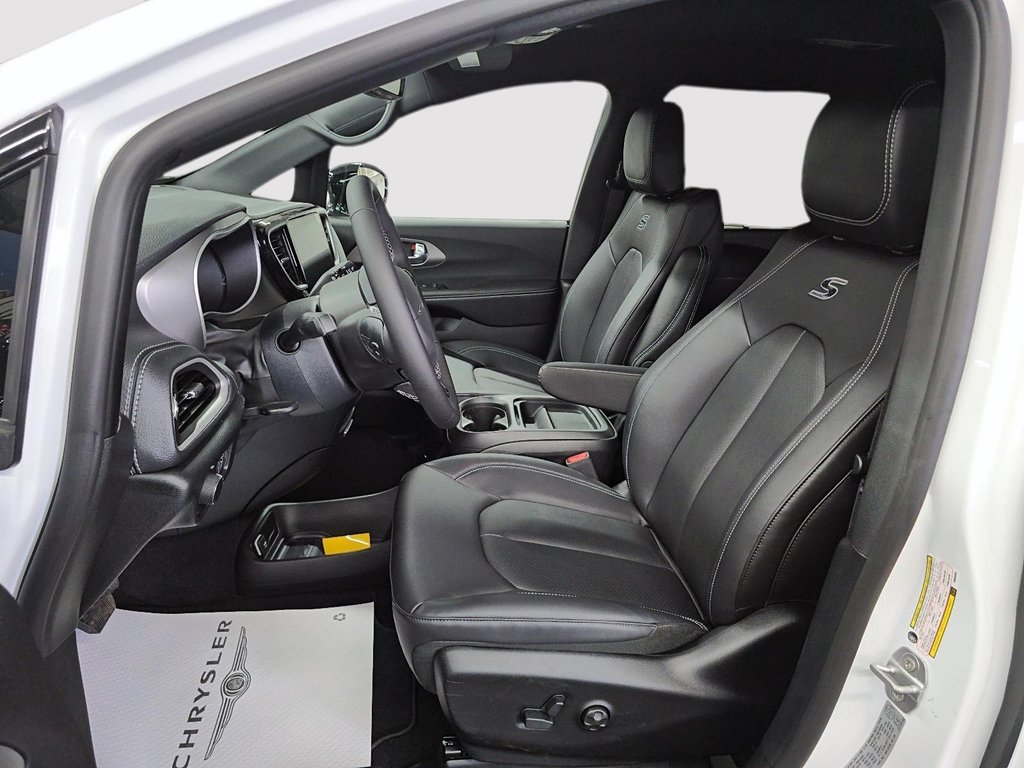 2027 Chrysler Pacifica SELECT in St-Jean-Sur-Richelieu, Quebec - 9 - w1024h768px