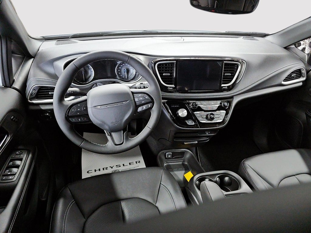 2027 Chrysler Pacifica SELECT in St-Jean-Sur-Richelieu, Quebec - 10 - w1024h768px