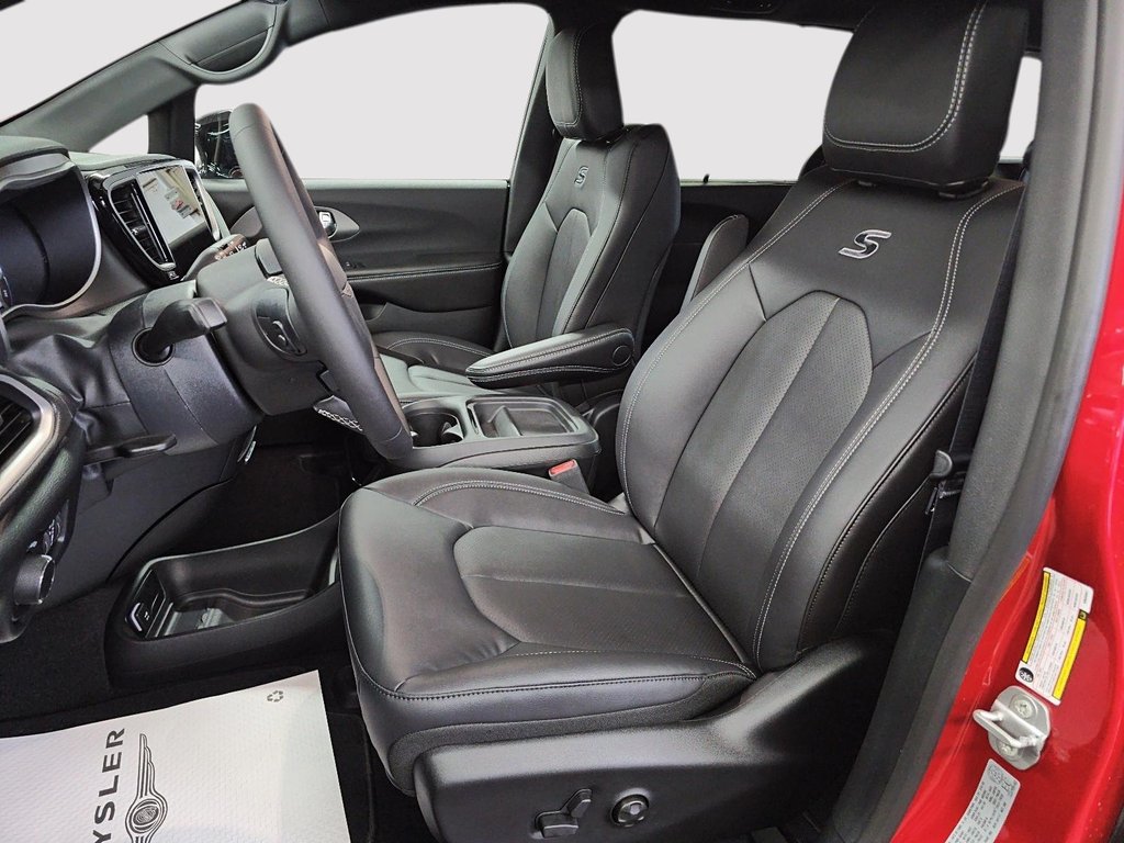 2027 Chrysler Pacifica SELECT in St-Jean-Sur-Richelieu, Quebec - 9 - w1024h768px