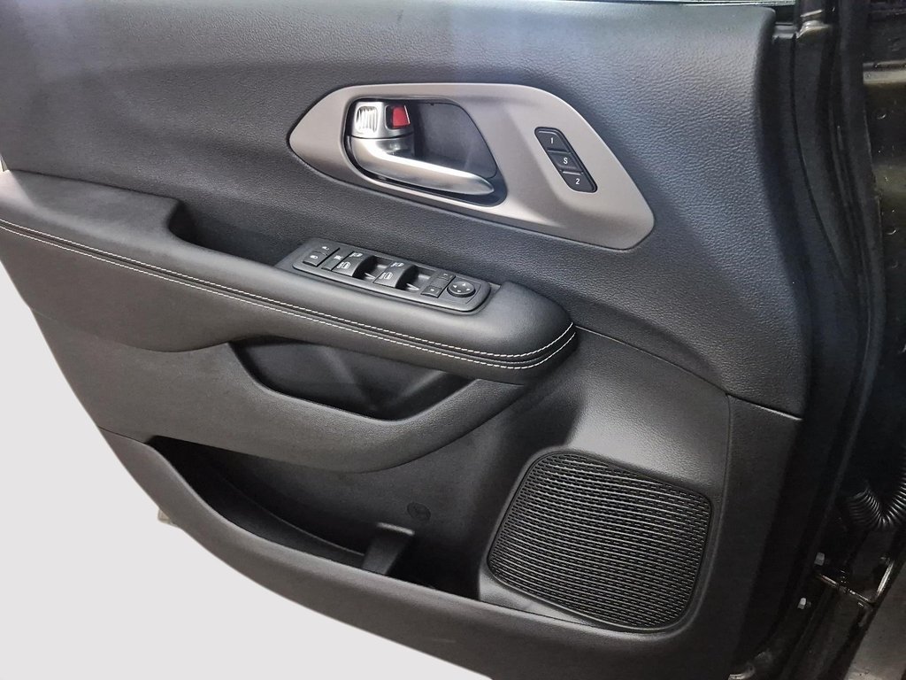 Chrysler Pacifica SELECT AWD 2027 à Sherbrooke, Québec - 11 - w1024h768px