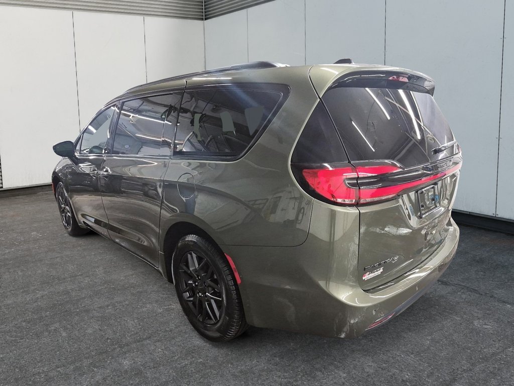 2027 Chrysler Pacifica SELECT in Sherbrooke, Quebec - 4 - w1024h768px