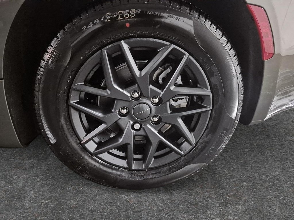 2027 Chrysler Pacifica SELECT in Sherbrooke, Quebec - 7 - w1024h768px