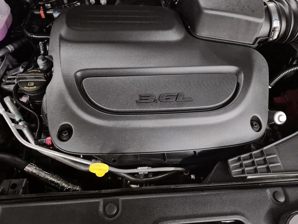 2027 Chrysler Pacifica SELECT in Sherbrooke, Quebec - 8 - w1024h768px