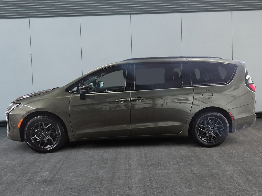 2027 Chrysler Pacifica SELECT in Sherbrooke, Quebec - 3 - w1024h768px