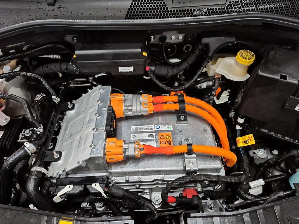 2025 Fiat 500e LA PRIMA in Sherbrooke, Quebec - 8 - w1024h768px