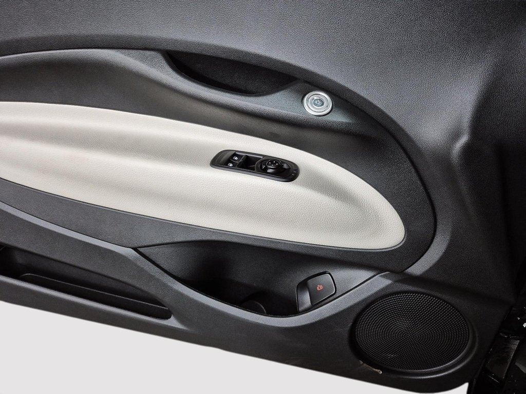 2025 Fiat 500e LA PRIMA in Sherbrooke, Quebec - 11 - w1024h768px