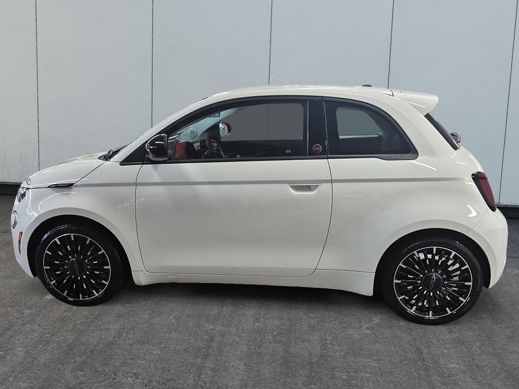 2025 Fiat 500e RED in Sherbrooke, Quebec - 5 - w1024h768px