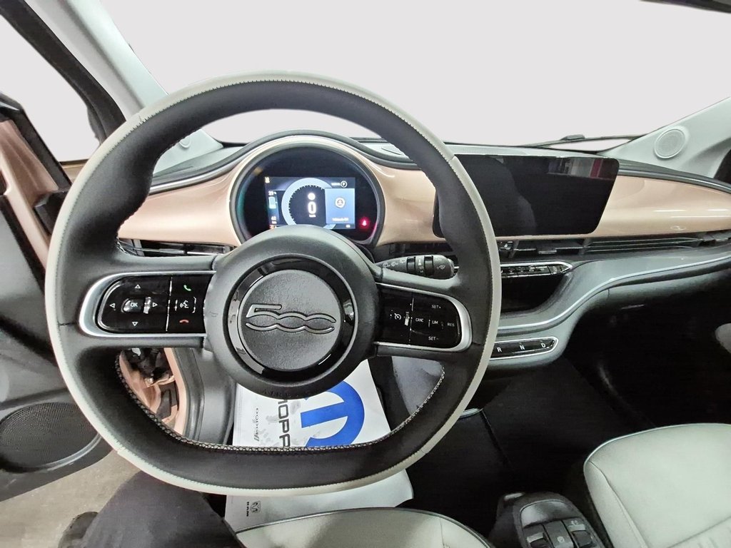 2025 Fiat 500e LA PRIMA in St-Jean-Sur-Richelieu, Quebec - 10 - w1024h768px