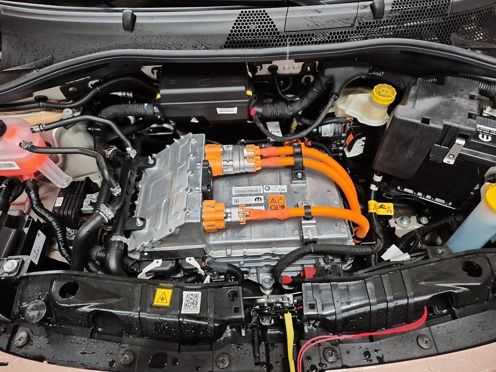 2025 Fiat 500e LA PRIMA in Sherbrooke, Quebec - 8 - w1024h768px