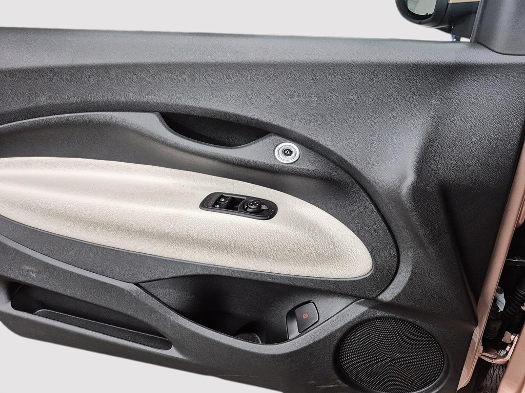 2025 Fiat 500e LA PRIMA in Sherbrooke, Quebec - 11 - w1024h768px