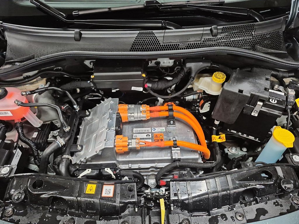 Fiat 500e GIORGIO ARMANI 2025 à Sherbrooke, Québec - 8 - w1024h768px