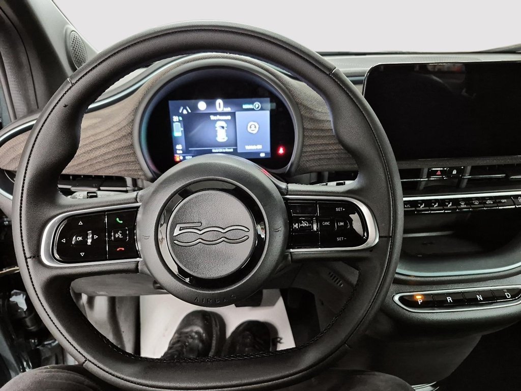 Fiat 500e GIORGIO ARMANI 2025 à St-Jean-Sur-Richelieu, Québec - 10 - w1024h768px