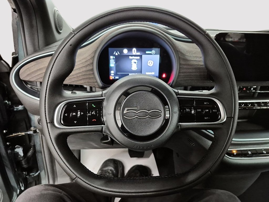 Fiat 500e GIORGIO ARMANI 2025 à St-Jean-Sur-Richelieu, Québec - 12 - w1024h768px