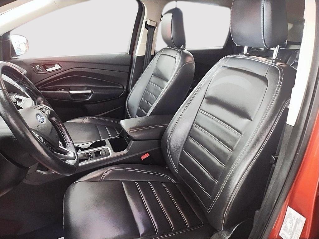 2019 Ford Escape SEL AWD // CUIR in Sherbrooke, Quebec - 9 - w1024h768px