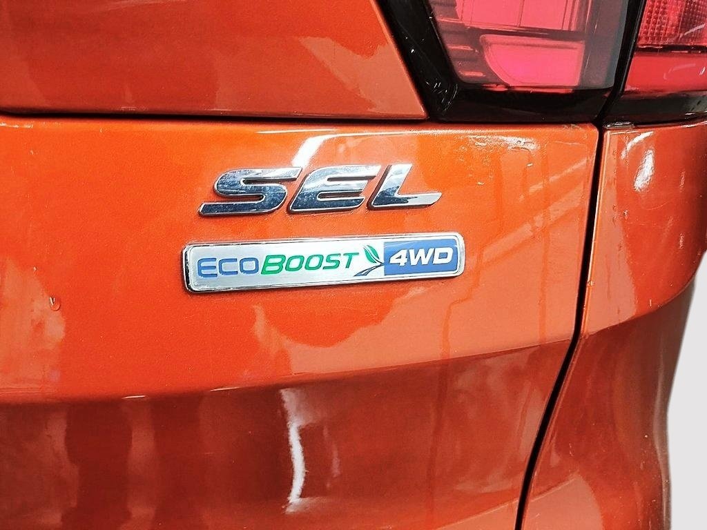 2019 Ford Escape SEL AWD // CUIR in Sherbrooke, Quebec - 16 - w1024h768px