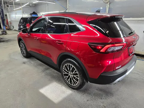 2024 Ford Escape PHEV // ESCAPE // FORD in Sherbrooke, Quebec - 4 - w1024h768px