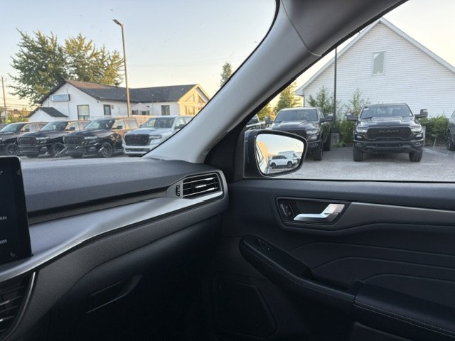 2024 Ford Escape PHEV  ENSEMBLE NOIR NAVIGATION in Sherbrooke, Quebec - 11 - w1024h768px